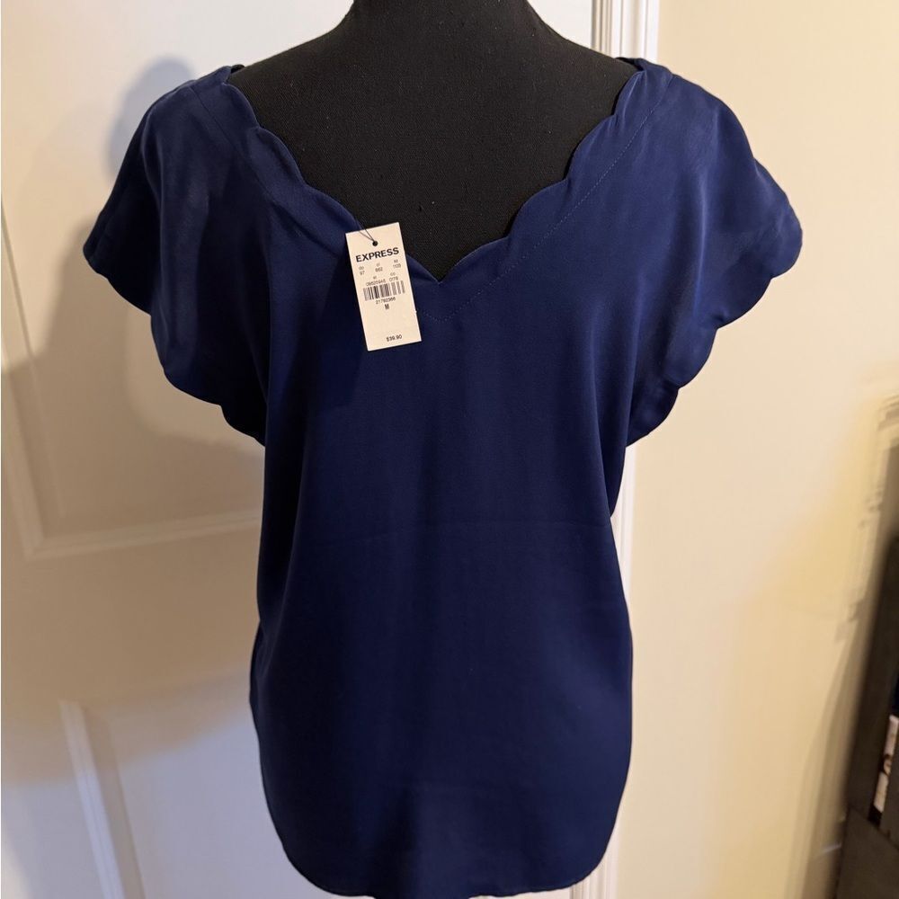 NWT Express Navy Blue Scallop V-Neck Blouse - Picture 3 of 4